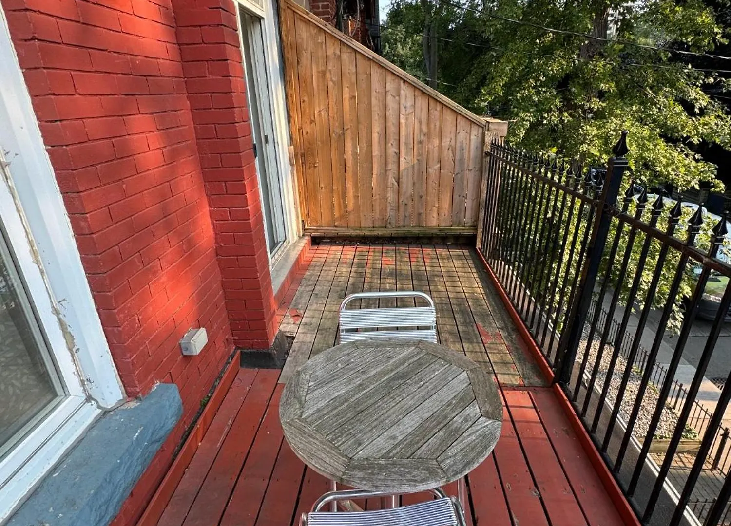 Spacious Townhouse Close To Dundas Square! Toronto