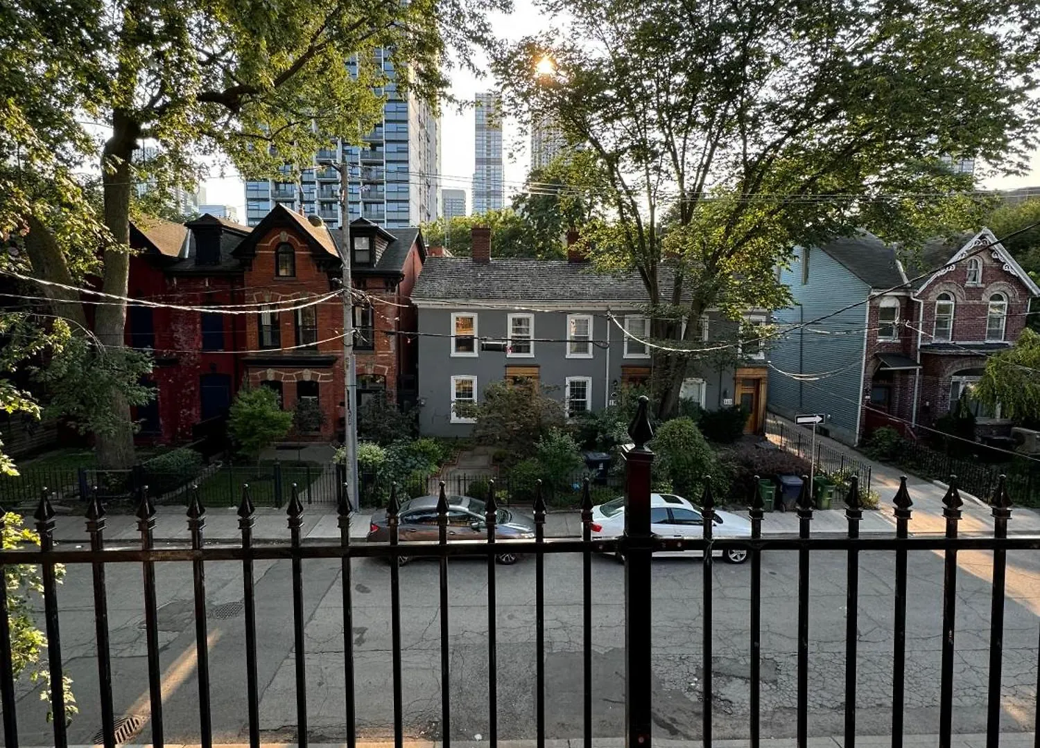 Spacious Townhouse Close To Dundas Square! Toronto 0*,